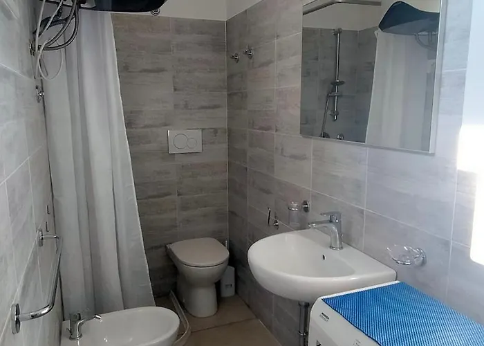 Trilocale Davanti Cod 488 * Marcelli